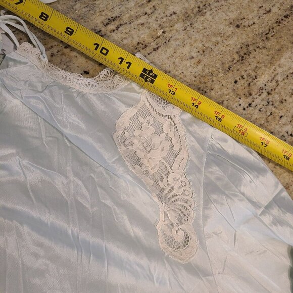 Vintage Miss Elaine Nightgown Size L ?? Blue Lace Button nightgown *flaws* - Picture 5 of 16
